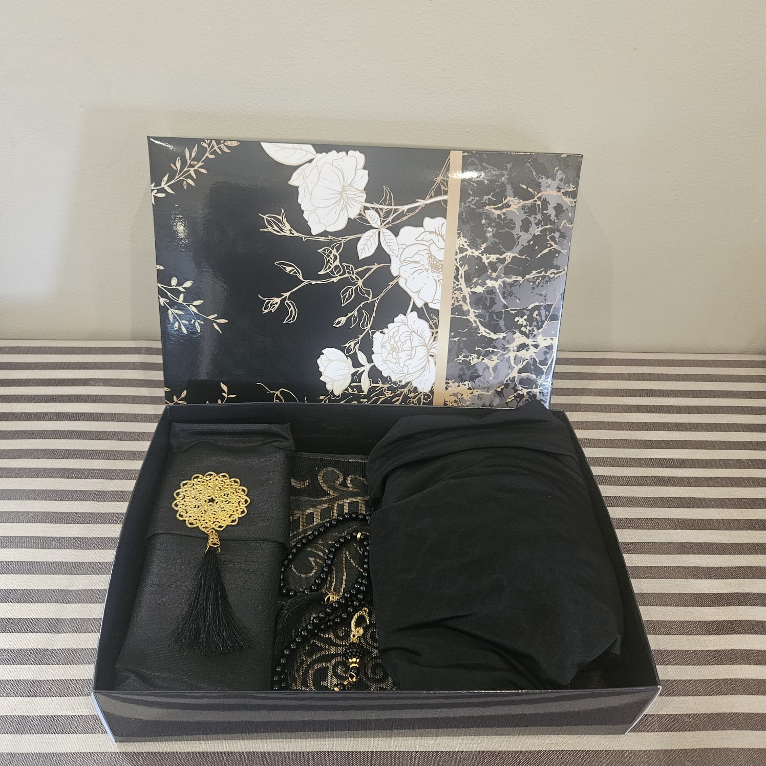 Gift Set 4 -  Travel Musallah + Musallah Bag + Wow Tasbeeh + Knee Length Burqa