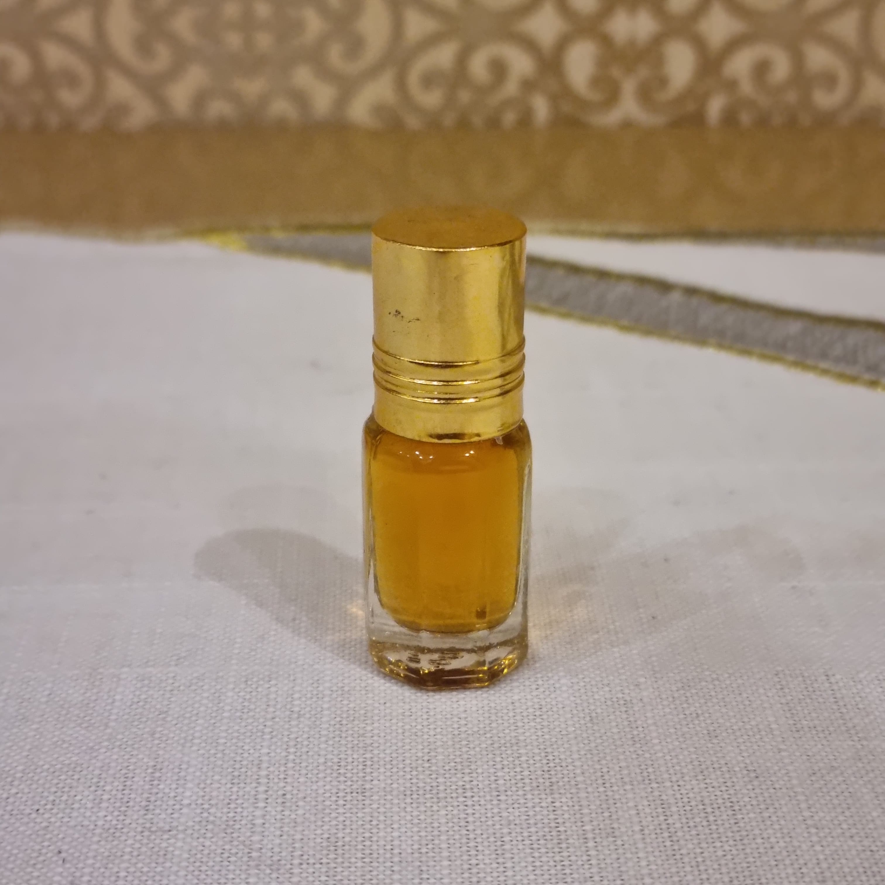 Arabiana 3ml White Oud Premium Attar (Roll-on)