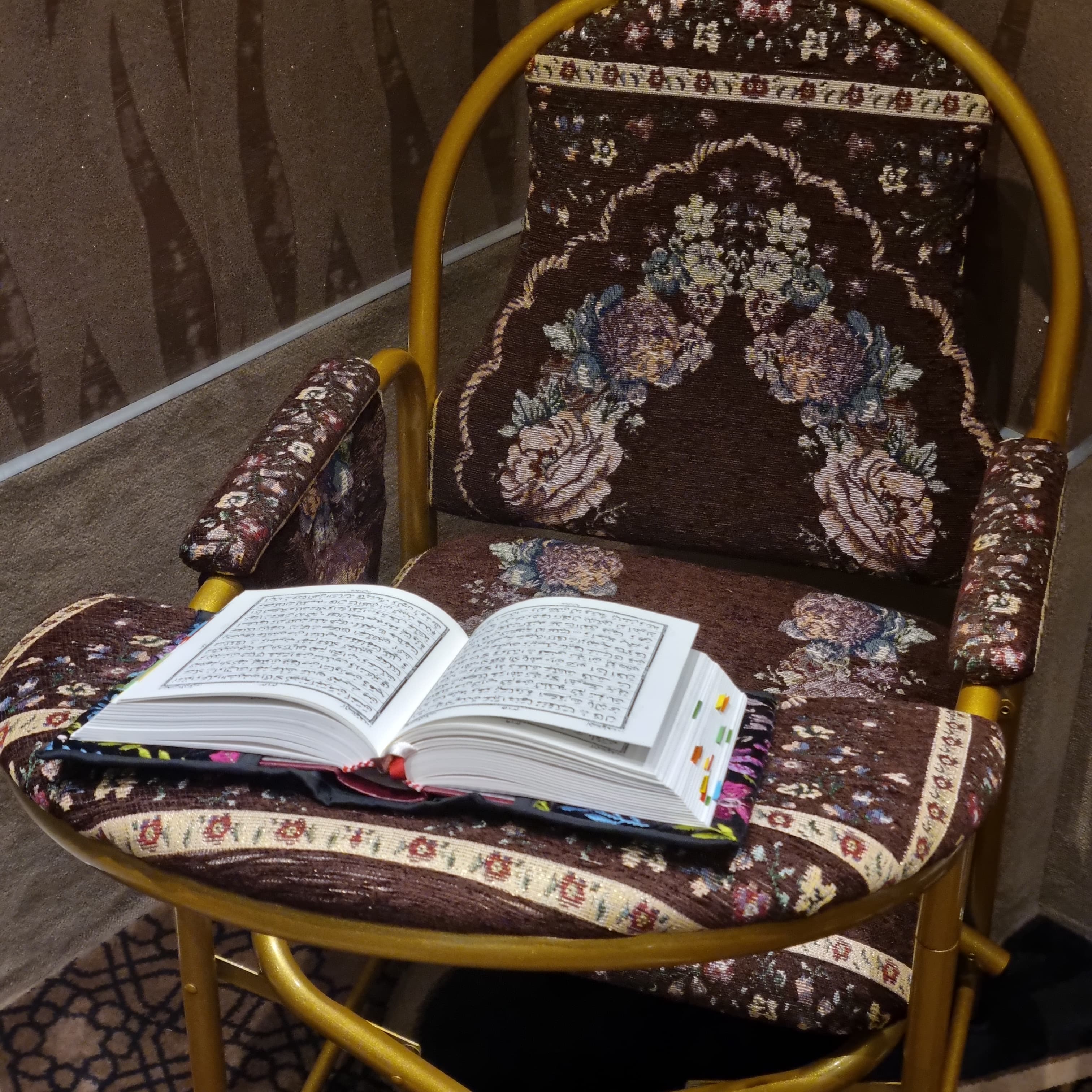 Salaah Chair with Swivel Table