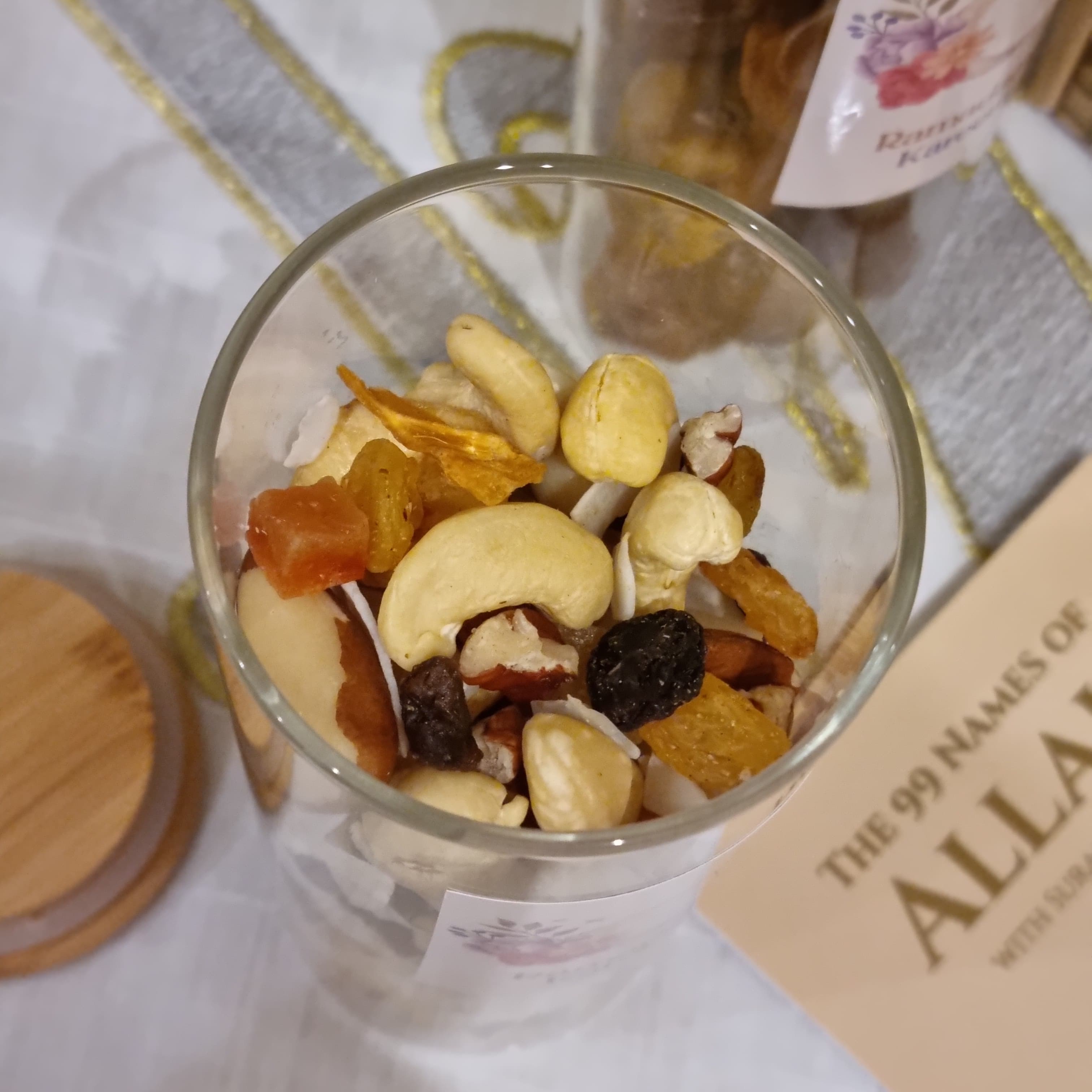 Ramadan Gift Set - Dates & Nuts Glass Bottles