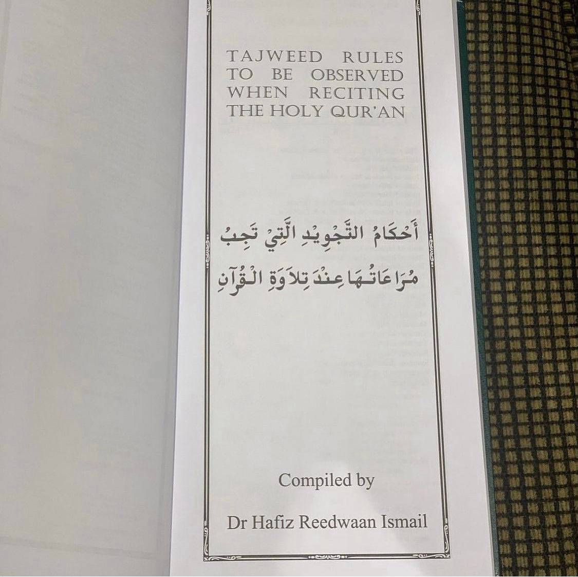 Die Heilige Koran met Engelse vertaling en kleurgekodeerde Tajweed-reëls 
